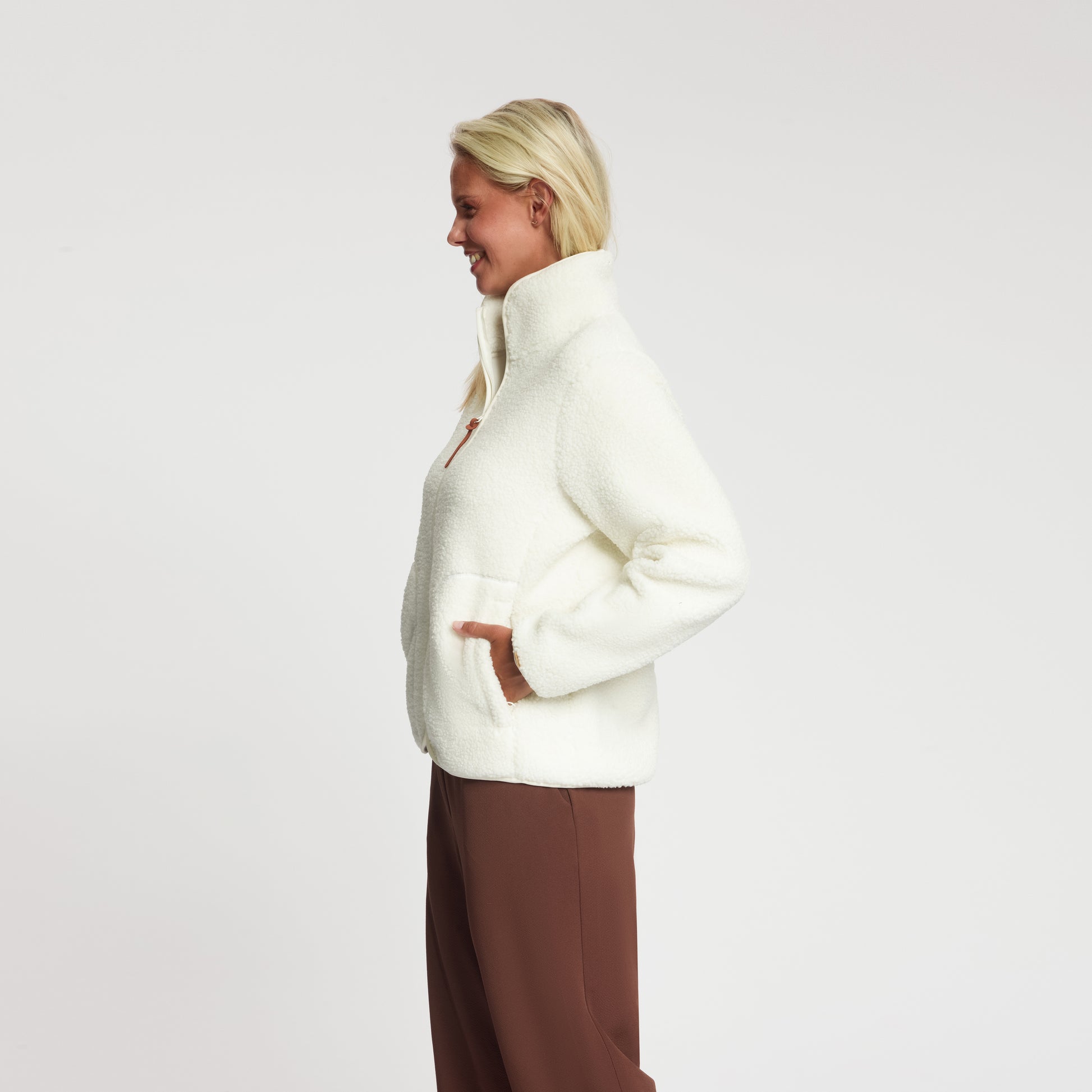 Tara Off white MV2
